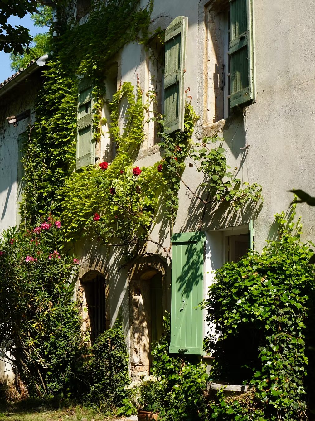 Gîte Les Garçins — grande maison face à la réception, Domaine de Montaud