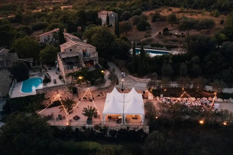 Le Clos d'Hullias — hameau privatif du XVIIe siècle en Provence Gardoise, vue Mont Ventoux, lavandes et oliviers