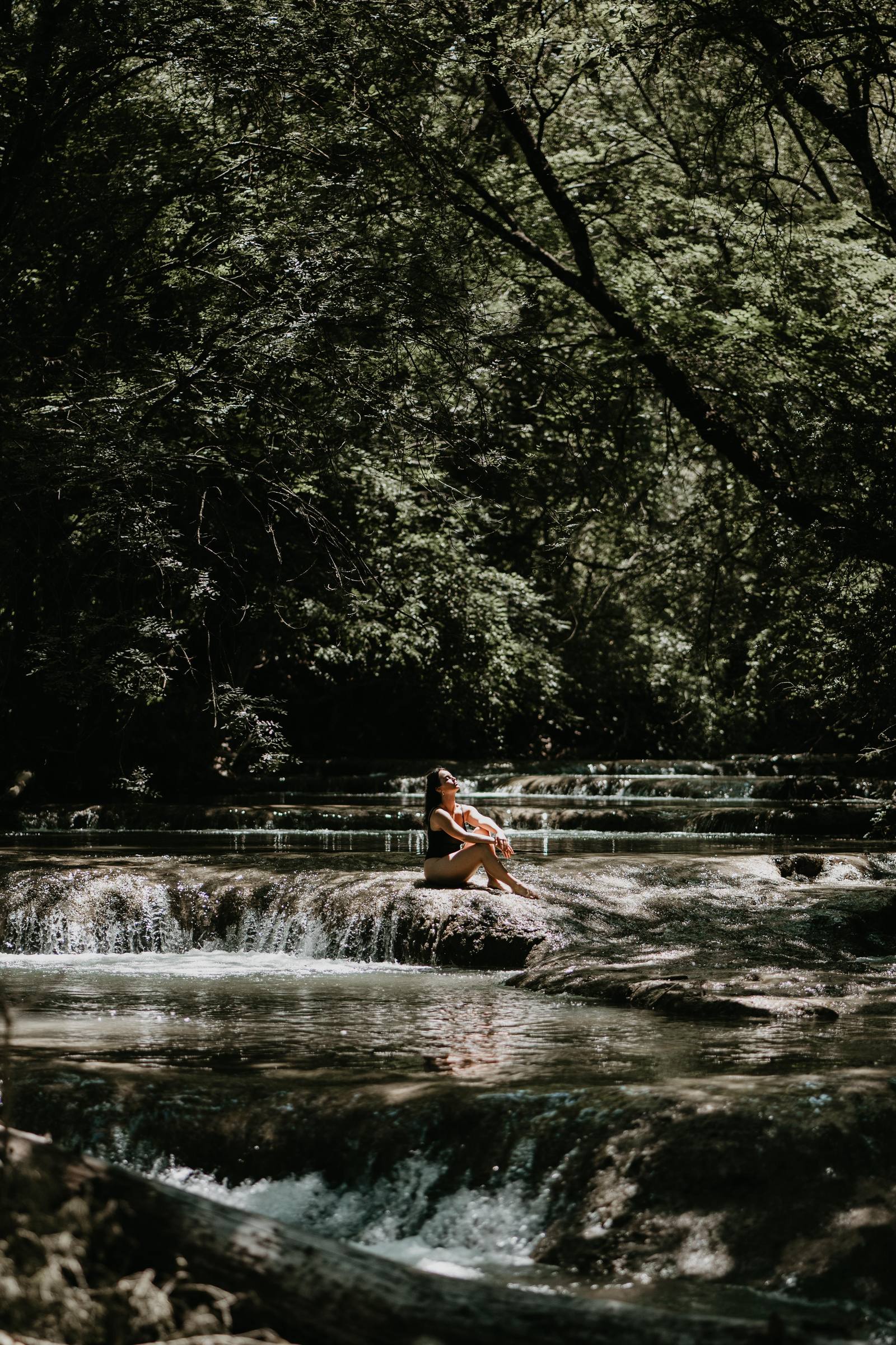 Mariée au bord des cascades